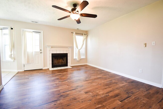 Foto del edificio - 3 Bedroom 2 Bath Home-(PETS CONSIDERED)