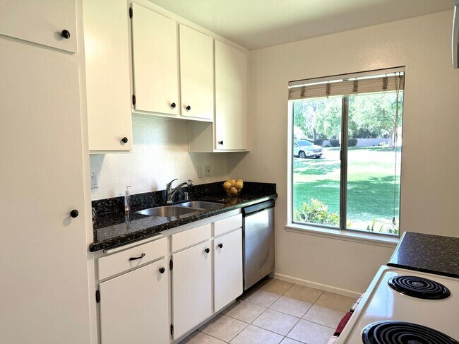 Foto del edificio - 1656 Orinda Ct