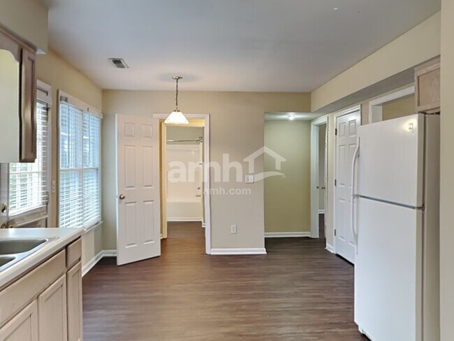 Foto del edificio - 3700 Whitley Ct