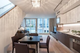 Building Photo - 1477-1477 W Pender St