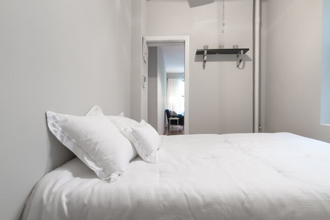 Foto del edificio - 206 E 7th St