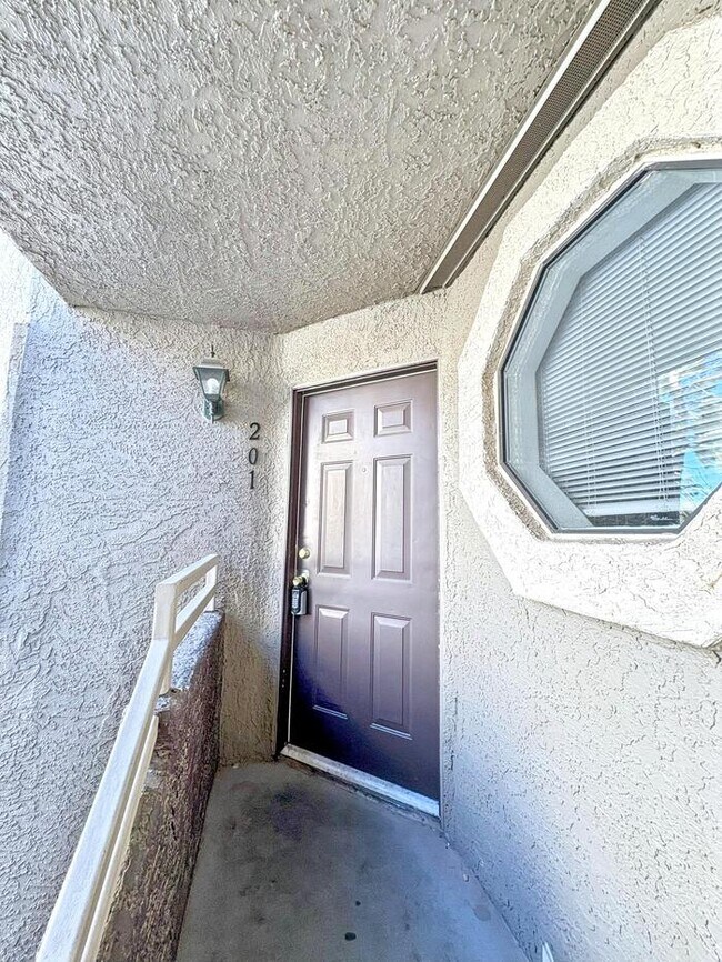 Building Photo - Welcome to our beautiful 3-bedroom, 2-bath...