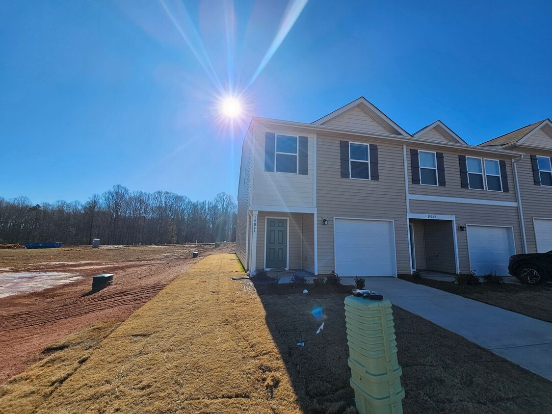 Primary Photo - Like New Townhome in the heart of Newton