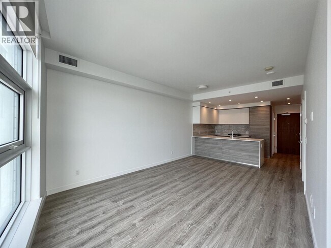 Building Photo - 680 Quayside Dr