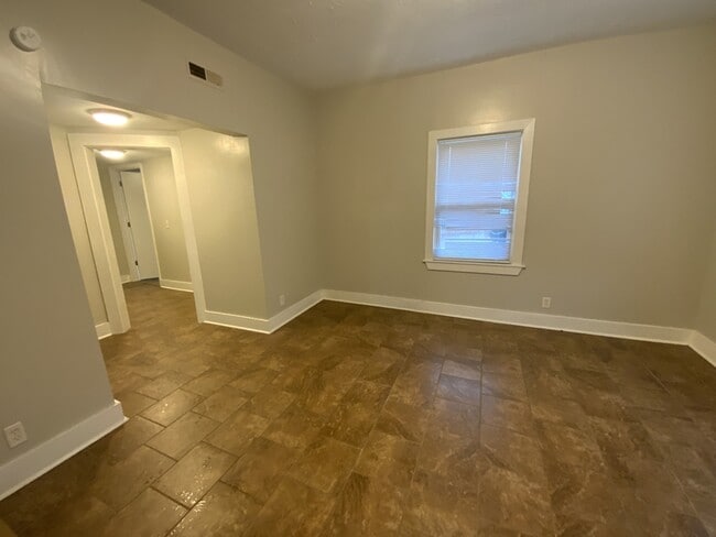 Building Photo - 208 3rd Ave SW