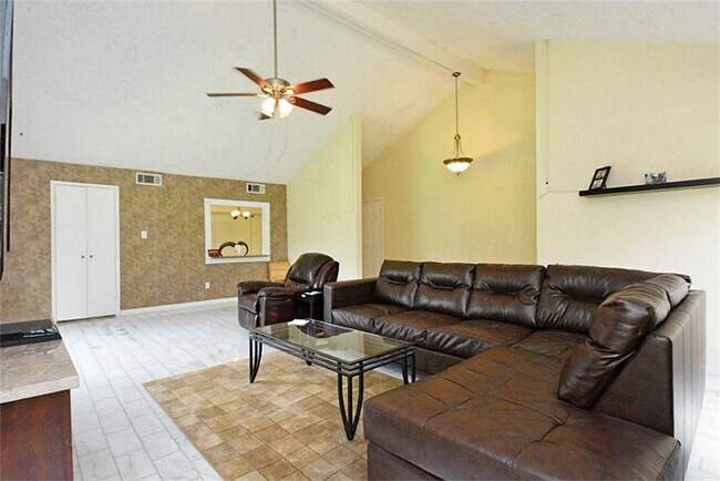 Building Photo - 2523 Coopers Post Ln
