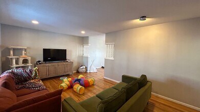 Building Photo - 6405 Parkview Ln