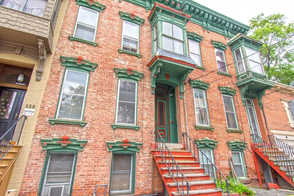 Foto principal - 133 Knox St