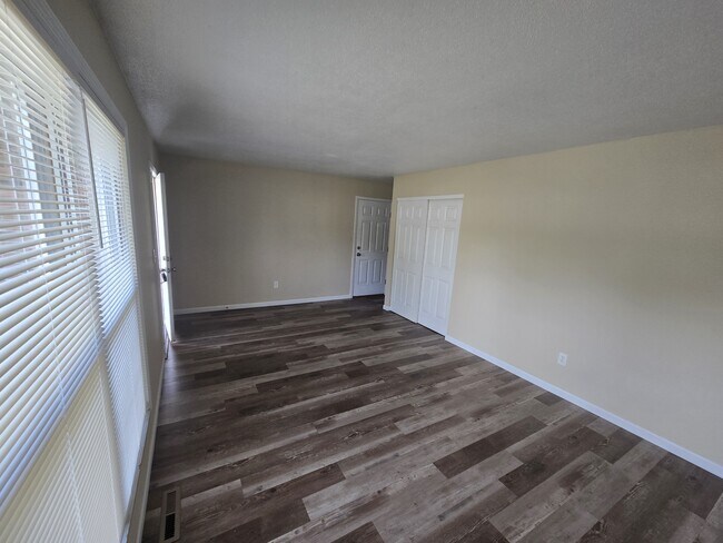 Building Photo - 119 Veasey Ln