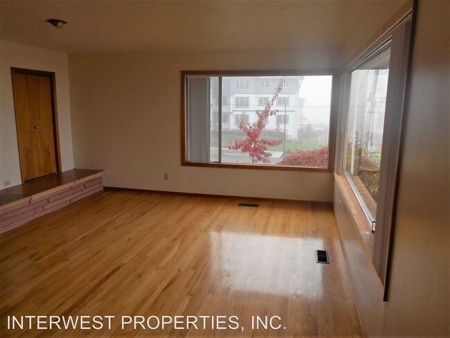 Building Photo - 3 br, 1 bath House - 6900 NW KAISER RD