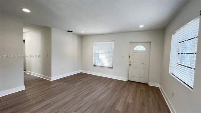 Foto del edificio - 1807 NW 33rd St
