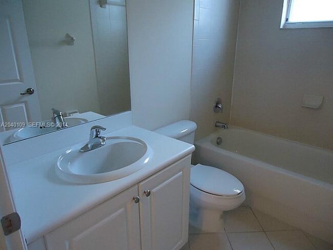 Foto del edificio - 3656 NE 3rd Ct