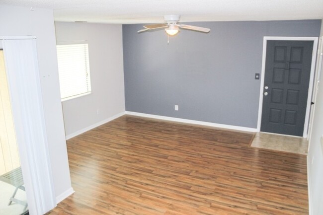 Living room - 13367 Arbor Pointe Cir