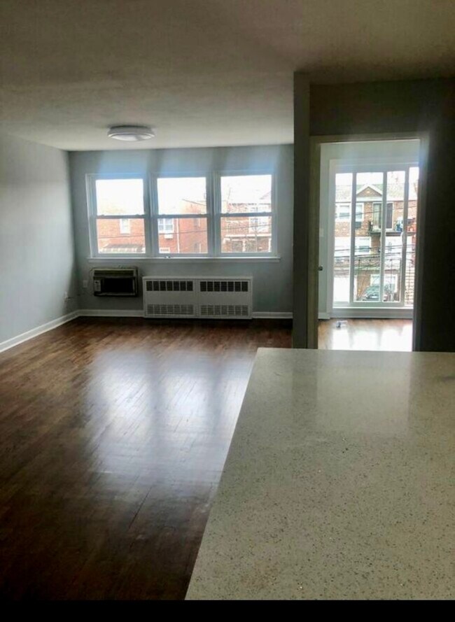 Foto del edificio - 954 E 85th St