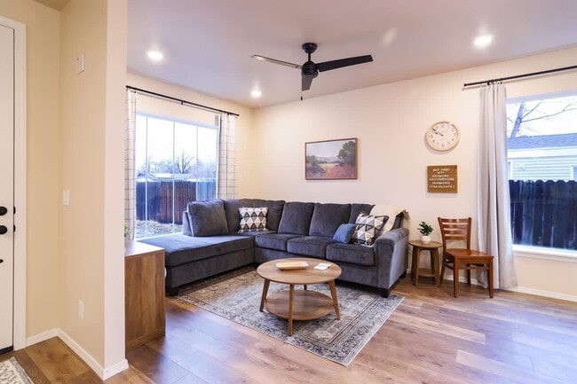 Foto del edificio - 717 E Elgin St