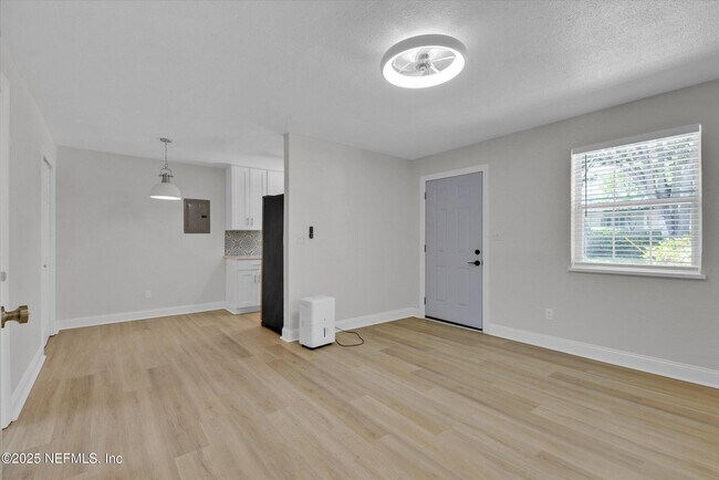 Building Photo - 1407 Palm Ave