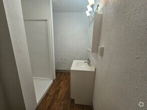 Building Photo - 608 4th Ave