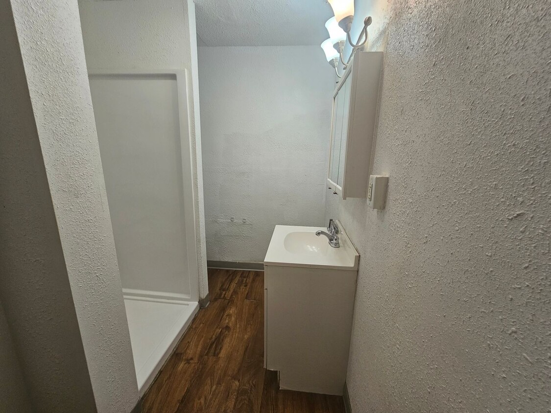 Primary Photo - 608 4th Ave