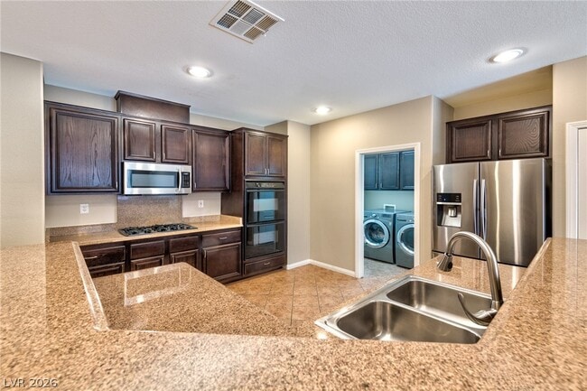 Building Photo - 2116 Mistle Thrush Dr
