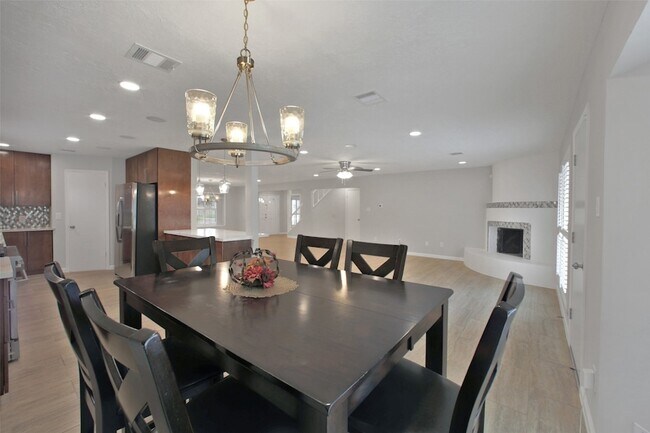 Foto del edificio - 15815 Baytree Dr