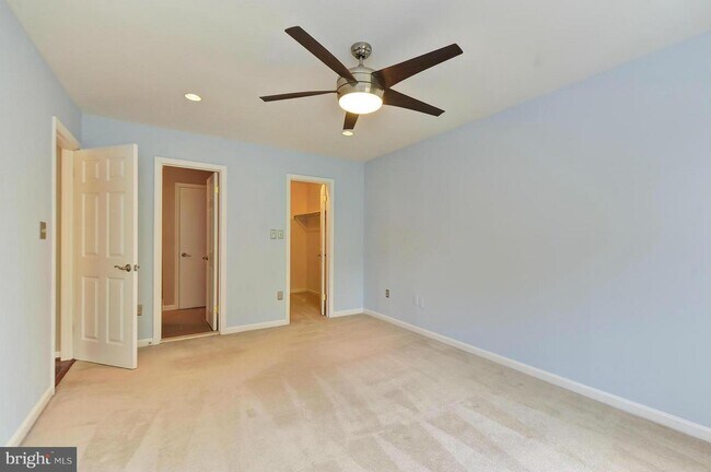 Foto del edificio - 7759 Willow Point Dr