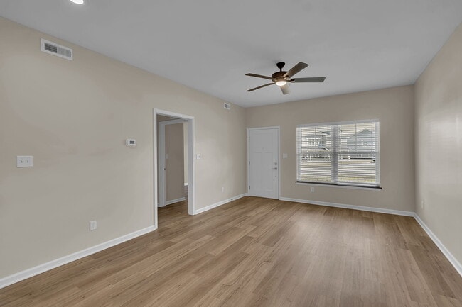 Foto del edificio - The Village at Cedar Valley
