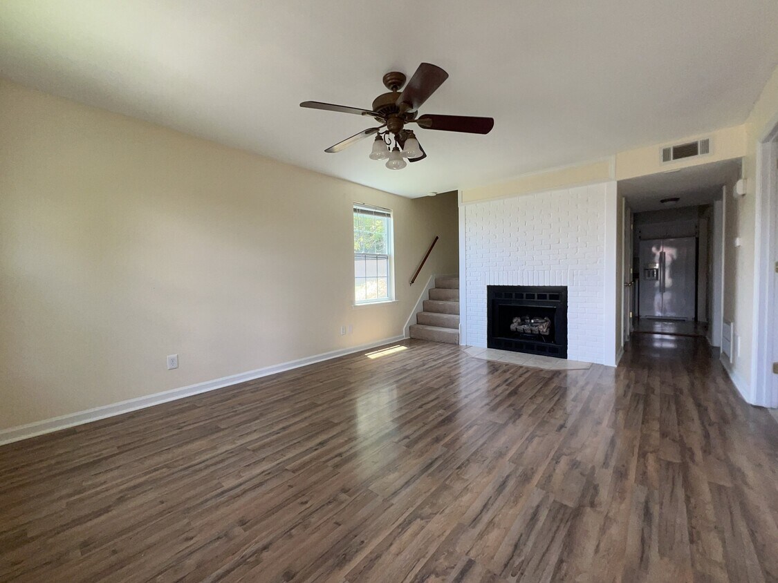 Foto principal - 114 Deer Point Ln