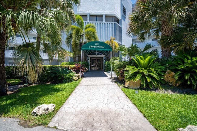 Foto del edificio - 4000 NE 170th St