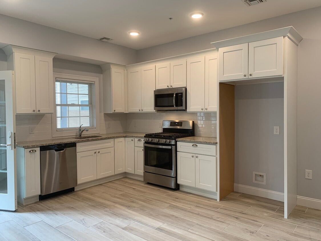 Kitchen - 210 W Grand St
