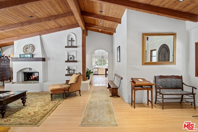 Building Photo - 3268 Serra Rd