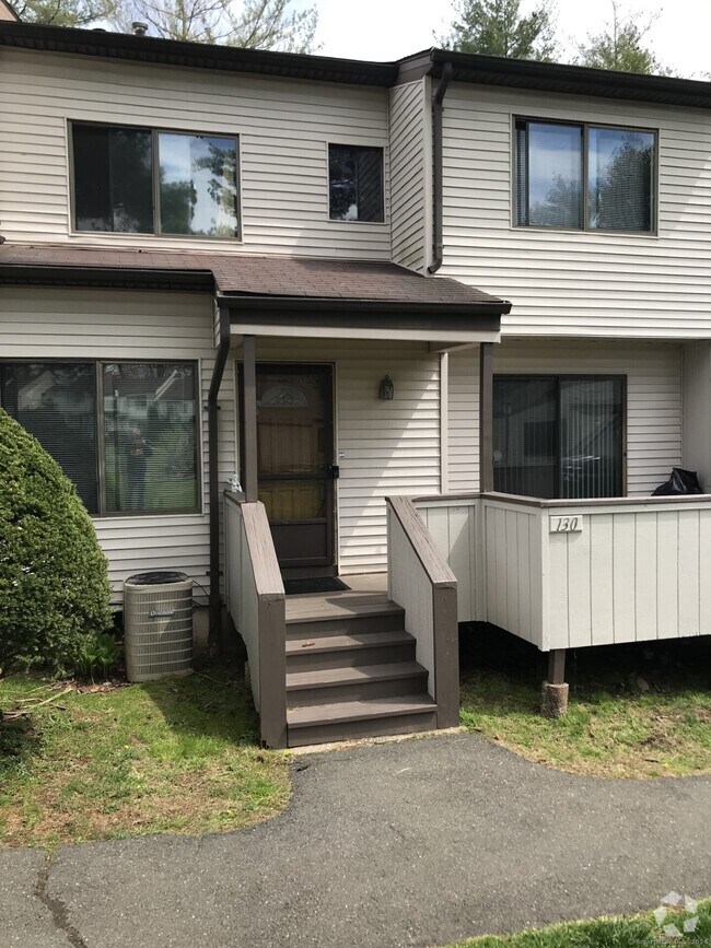 Glen Oaks Apartments for Rent with Extra Storage Newington, CT 4