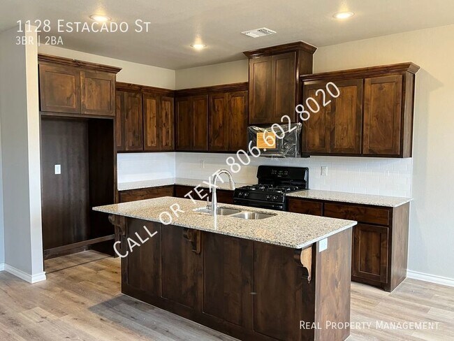 Building Photo - New beautiful construction in the Crosspoi...