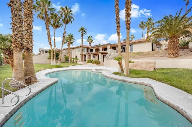 Foto del edificio - Spanish-style two-story residence with pan...