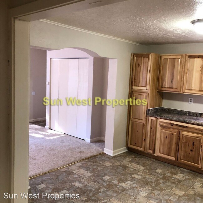Building Photo - 3 br, 1 bath House - 405 N. Mesa Verde