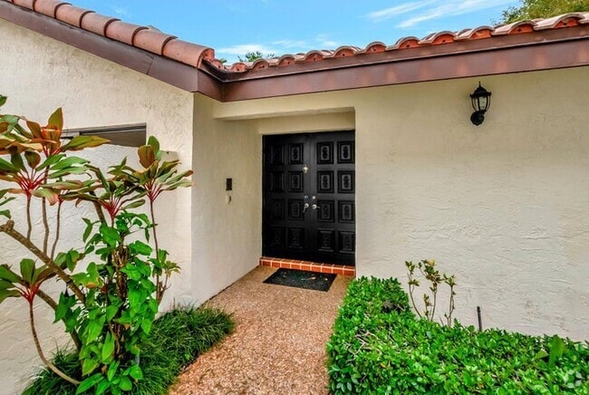 Building Photo - 6725 Lago Vista Ter