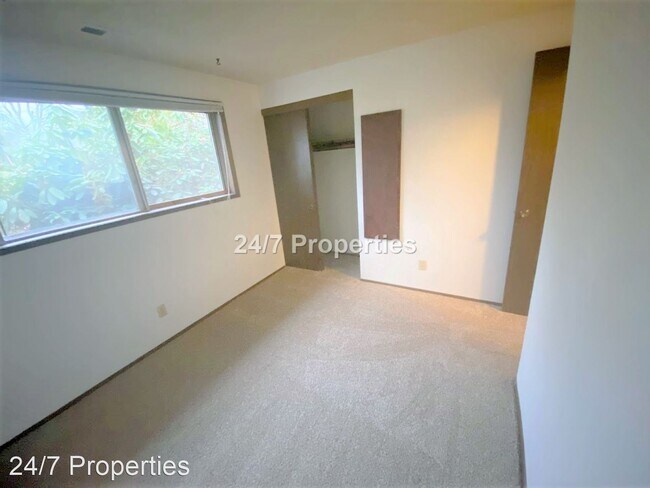 Building Photo - 3 br, 2 bath House - 10203 NW 22nd Ave.