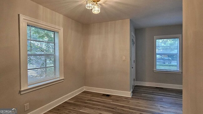 Building Photo - 1830 Meadow Ln