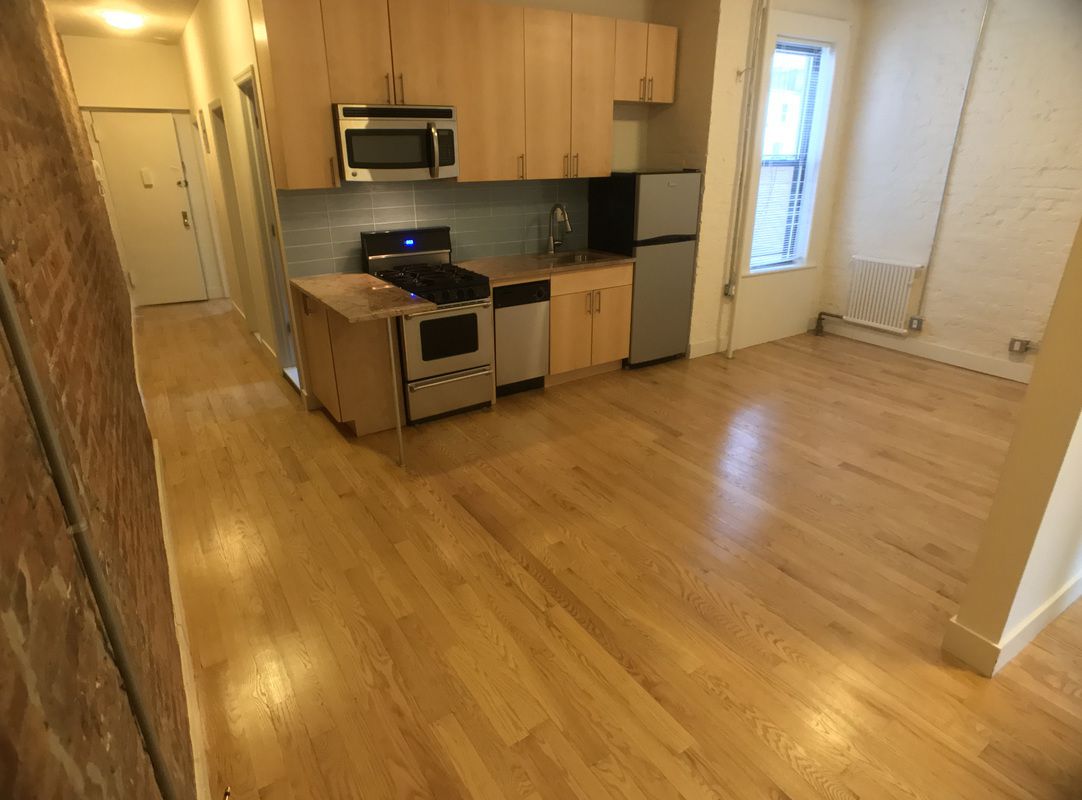 Primary Photo - 332 E 18th St