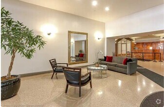 Building Photo - 1212 N La Salle Dr