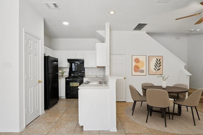 Foto del edificio - 14504 Harris Ridge Blvd