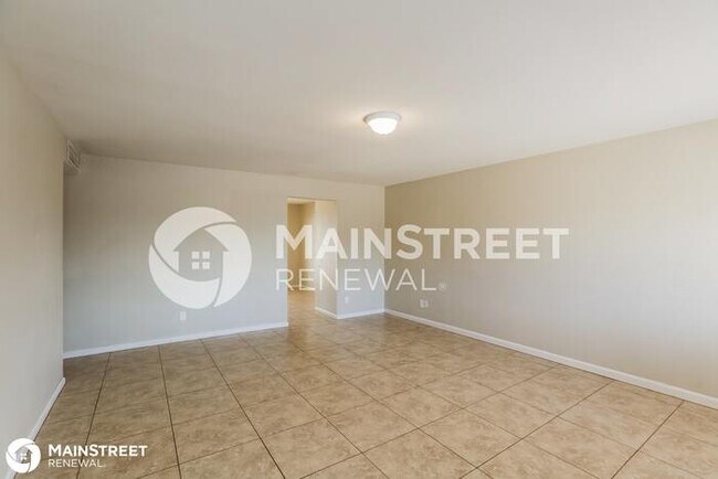 Building Photo - 6720 W Holly St, Phoenix, AZ 85035