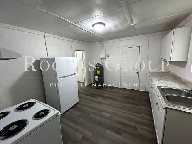 Building Photo - 1021 Hughes St