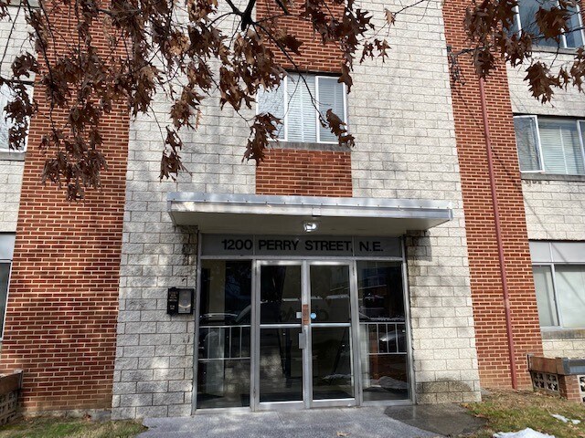 Primary Photo - 1200 Perry St NE
