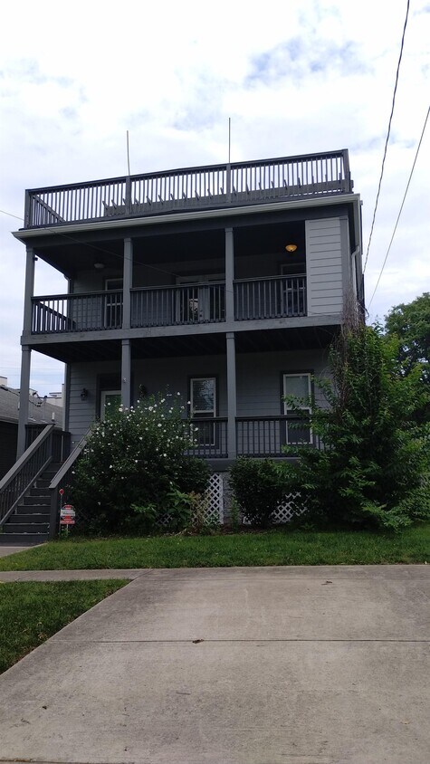 Primary Photo - 1110 Argyle Ave