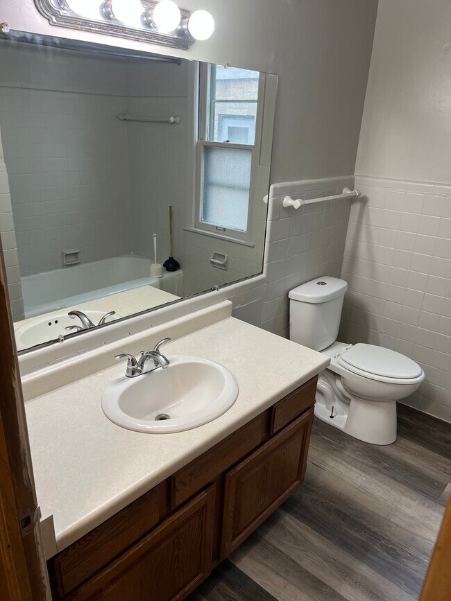 Foto del edificio - 3919 N Sherman Blvd