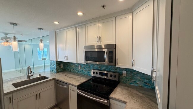 Building Photo - 1200 Pacific Coast Hwy