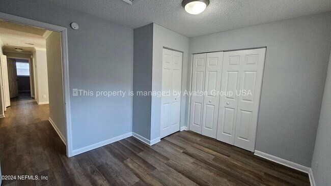 Foto del edificio - 5927 Ridgeway Rd E