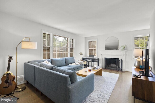 Foto del edificio - 9311 Woodland Dr
