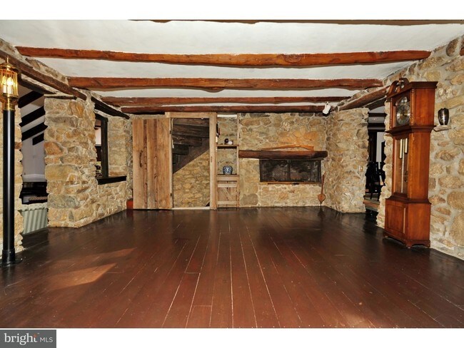 Building Photo - 116 Oakwood Ln