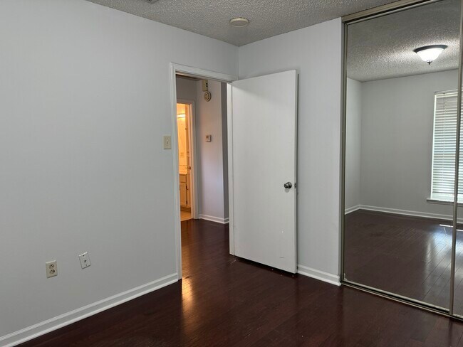 Foto del edificio - 350 Meadow Crossing Dr